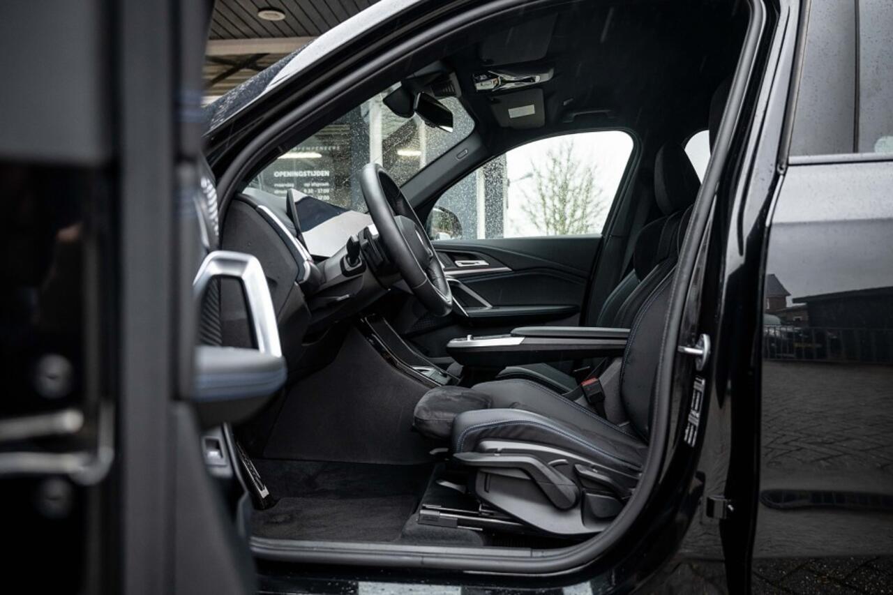 BMW X1 sDrive18i | M-Sport | Maxton | Shadow | Harman/Kardon | Keyless | Sportstoelen | Camera | Adap. led | 19' inch |