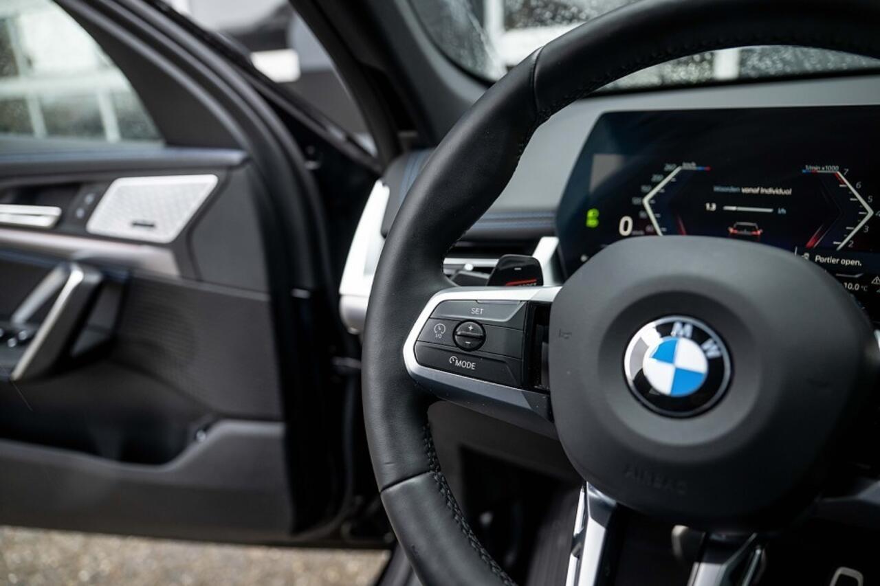 BMW X1 sDrive18i | M-Sport | Maxton | Shadow | Harman/Kardon | Keyless | Sportstoelen | Camera | Adap. led | 19' inch |