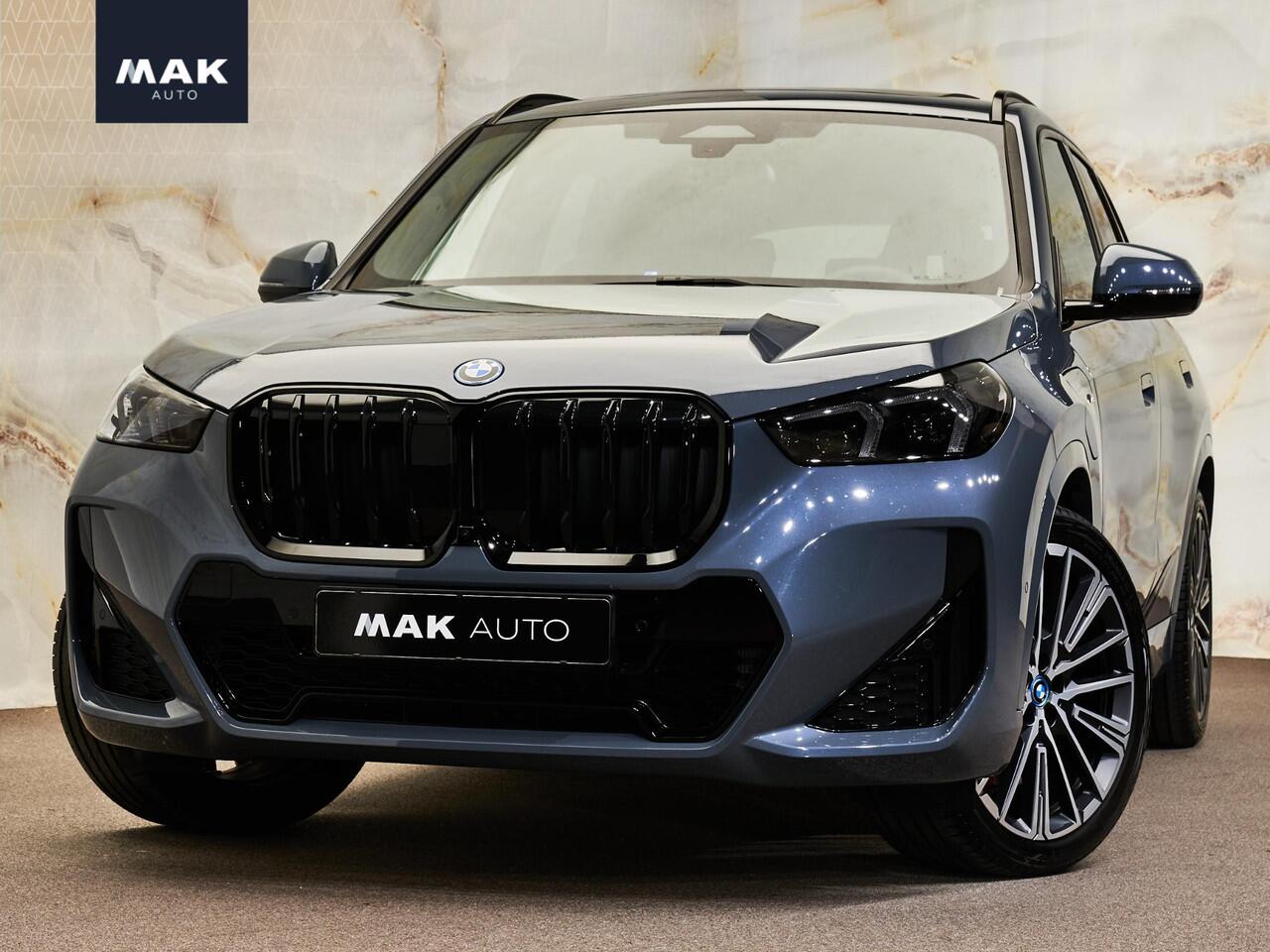 BMW X1 xDrive30e M Sport Pro, M stoelen, pano, tr.haak, H/K, 20", HUD, ACC, keyless, privacy