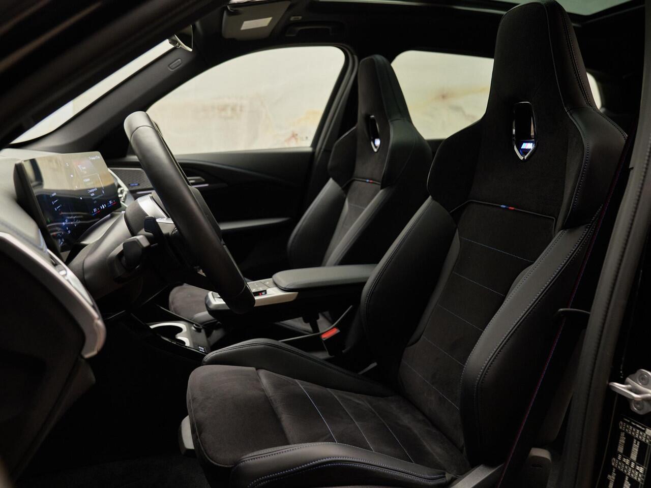 BMW X1 xDrive30e M Sport Pro, M stoelen, pano, tr.haak, H/K, 20", HUD, ACC, keyless, privacy