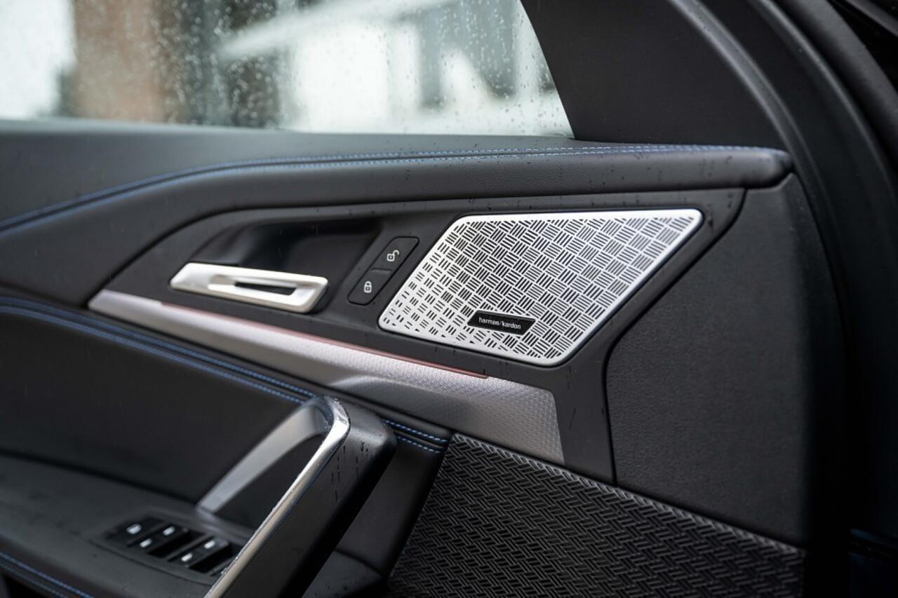 BMW X1 sDrive18i | M-Sport | Shadow | Harman/Kardon | Keyless | Sportstoelen | Camera | Adap. led | 19' inch |