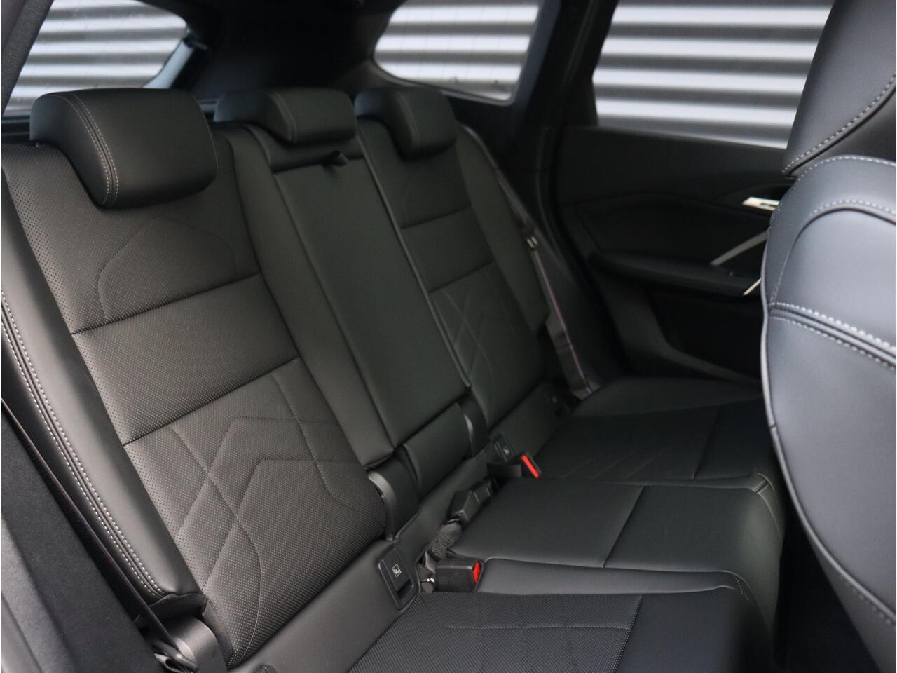 BMW X1 xDrive25e | M Sportpakket Pro | Individual Lak | Panodak | Head-Up | Trekhaak | Driving Assistant Plus | Elektr. Stoelen | Harman Kardon | Parking Assistant Plus | 19'' LMV | Ekris Selection