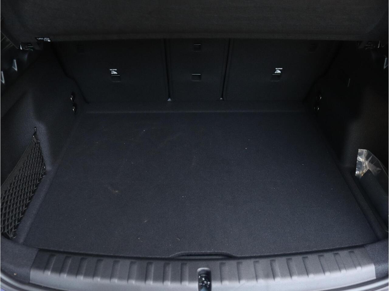 BMW X1 xDrive25e | M Sportpakket Pro | Individual Lak | Panodak | Head-Up | Trekhaak | Driving Assistant Plus | Elektr. Stoelen | Harman Kardon | Parking Assistant Plus | 19'' LMV | Ekris Selection