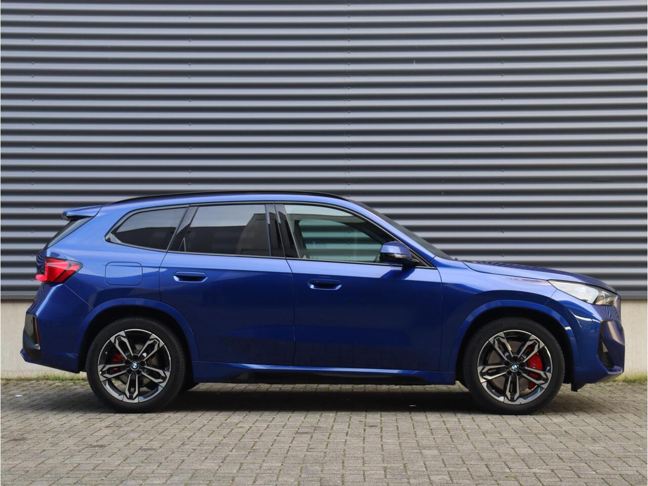 BMW X1 xDrive25e | M Sportpakket Pro | Individual Lak | Panodak | Head-Up | Trekhaak | Driving Assistant Plus | Elektr. Stoelen | Harman Kardon | Parking Assistant Plus | 19'' LMV | Ekris Selection