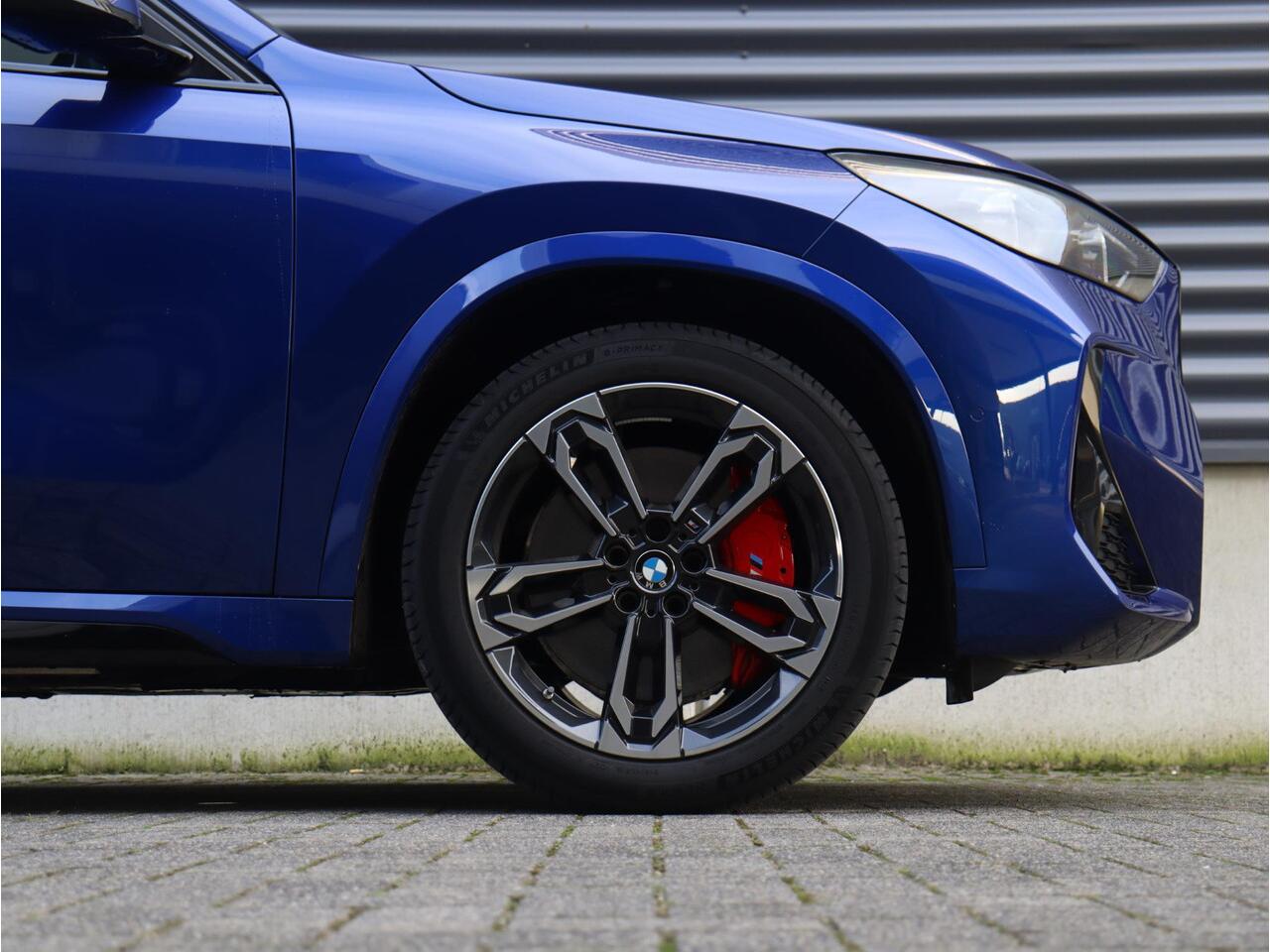 BMW X1 xDrive25e | M Sportpakket Pro | Individual Lak | Panodak | Head-Up | Trekhaak | Driving Assistant Plus | Elektr. Stoelen | Harman Kardon | Parking Assistant Plus | 19'' LMV | Ekris Selection