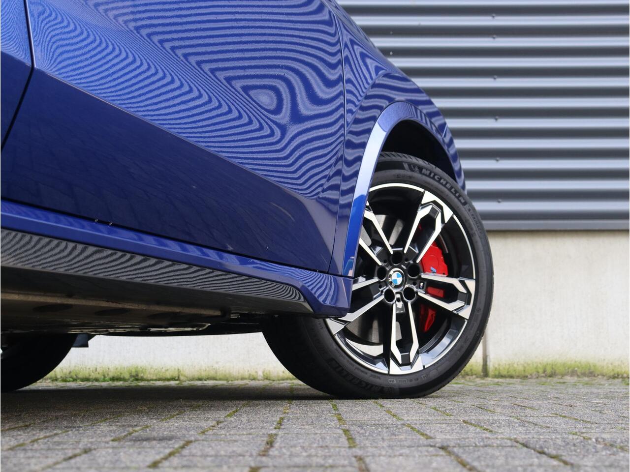 BMW X1 xDrive25e | M Sportpakket Pro | Individual Lak | Panodak | Head-Up | Trekhaak | Driving Assistant Plus | Elektr. Stoelen | Harman Kardon | Parking Assistant Plus | 19'' LMV | Ekris Selection