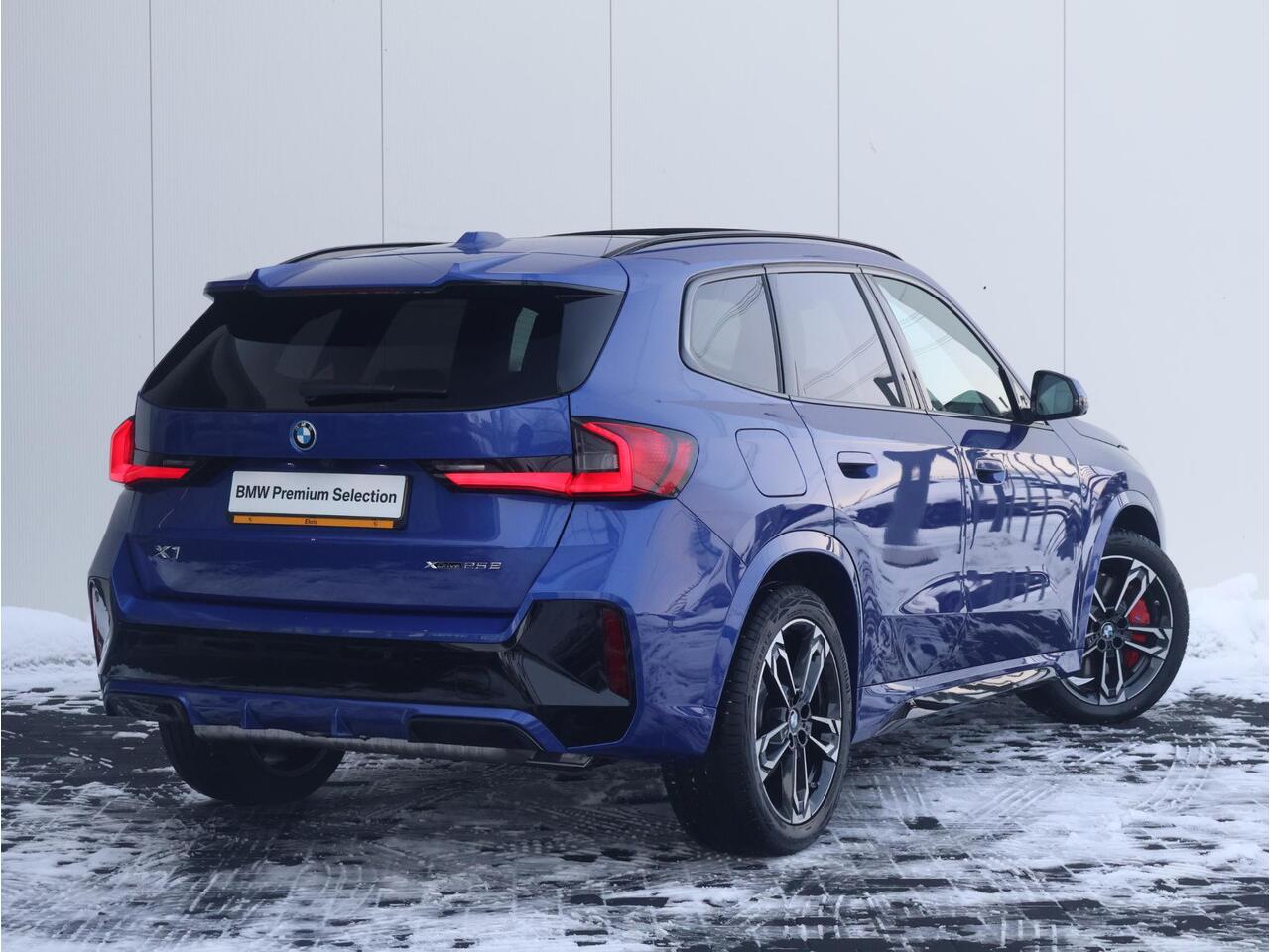 BMW X1 xDrive25e M Sportpakket Pro | Stuurwielrand verwarmd | Comfort Access | Trekhaak | Panoramadak | Stoelverwarming | Driving Assistant Plus | Head-Up | Ekris Selection