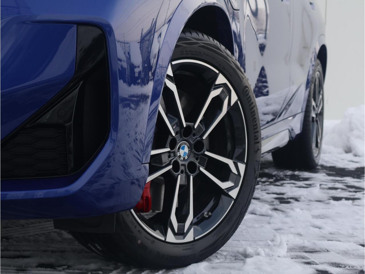 BMW X1 xDrive25e M Sportpakket Pro | Stuurwielrand verwarmd | Comfort Access | Trekhaak | Panoramadak | Stoelverwarming | Driving Assistant Plus | Head-Up | Ekris Selection