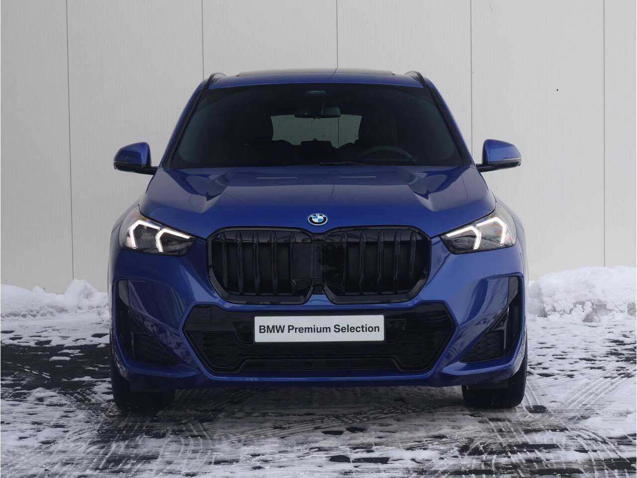 BMW X1 xDrive25e M Sportpakket Pro | Stuurwielrand verwarmd | Comfort Access | Trekhaak | Panoramadak | Stoelverwarming | Driving Assistant Plus | Head-Up | Ekris Selection