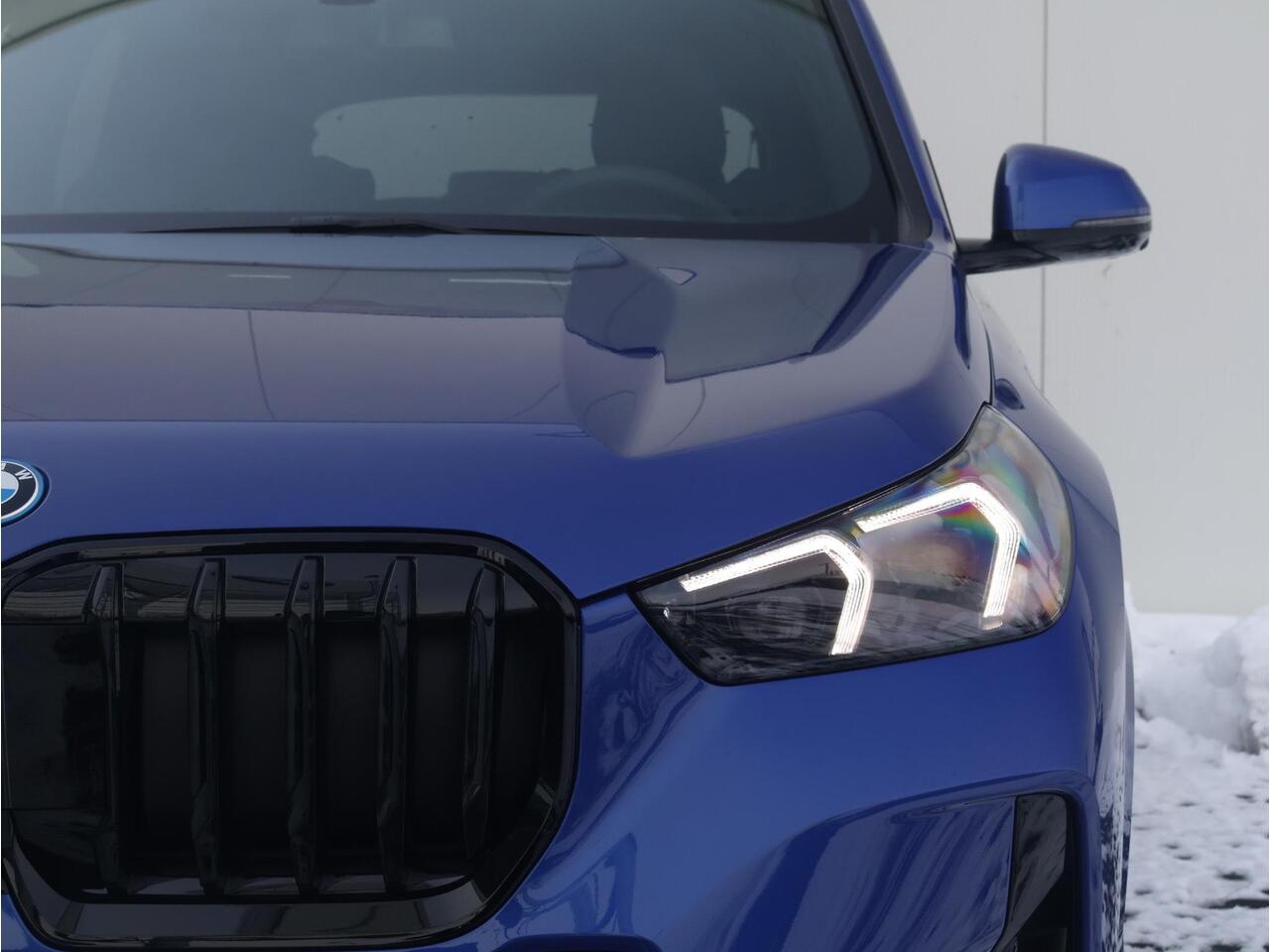 BMW X1 xDrive25e M Sportpakket Pro | Stuurwielrand verwarmd | Comfort Access | Trekhaak | Panoramadak | Stoelverwarming | Driving Assistant Plus | Head-Up | Ekris Selection