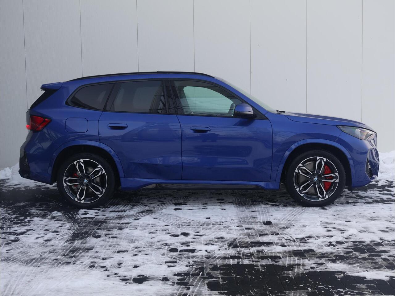 BMW X1 xDrive25e M Sportpakket Pro | Stuurwielrand verwarmd | Comfort Access | Trekhaak | Panoramadak | Stoelverwarming | Driving Assistant Plus | Head-Up | Ekris Selection