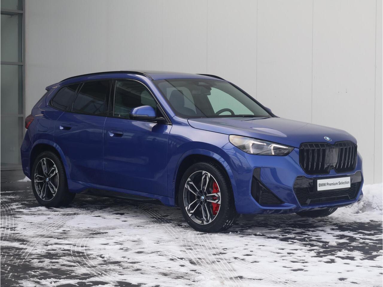 BMW X1 xDrive25e M Sportpakket Pro | Stuurwielrand verwarmd | Comfort Access | Trekhaak | Panoramadak | Stoelverwarming | Driving Assistant Plus | Head-Up | Ekris Selection