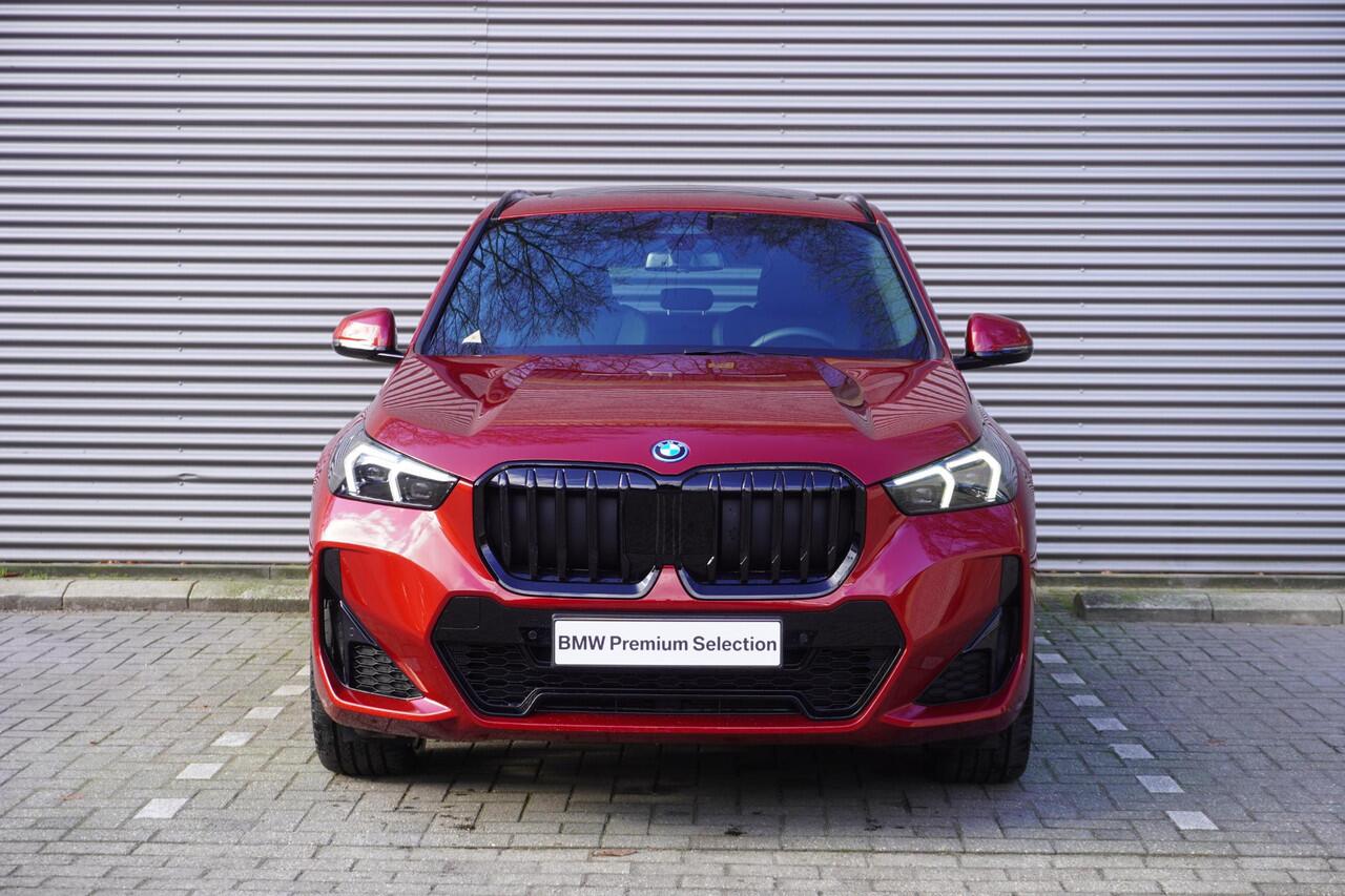 BMW X1 xDrive25e M Sportpakket Pro | Comfort Pack | Trekhaak met elektrisch wegklapbare kogel | Glazen panoramadak | Harman-Kardon sound system | Elektrisch verstelbare stoelen | Ekris Selection