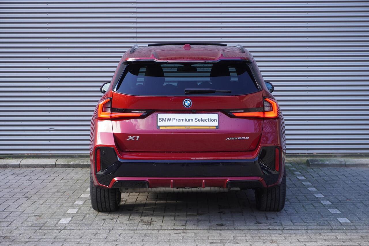 BMW X1 xDrive25e M Sportpakket Pro | Comfort Pack | Trekhaak met elektrisch wegklapbare kogel | Glazen panoramadak | Harman-Kardon sound system | Elektrisch verstelbare stoelen | Ekris Selection