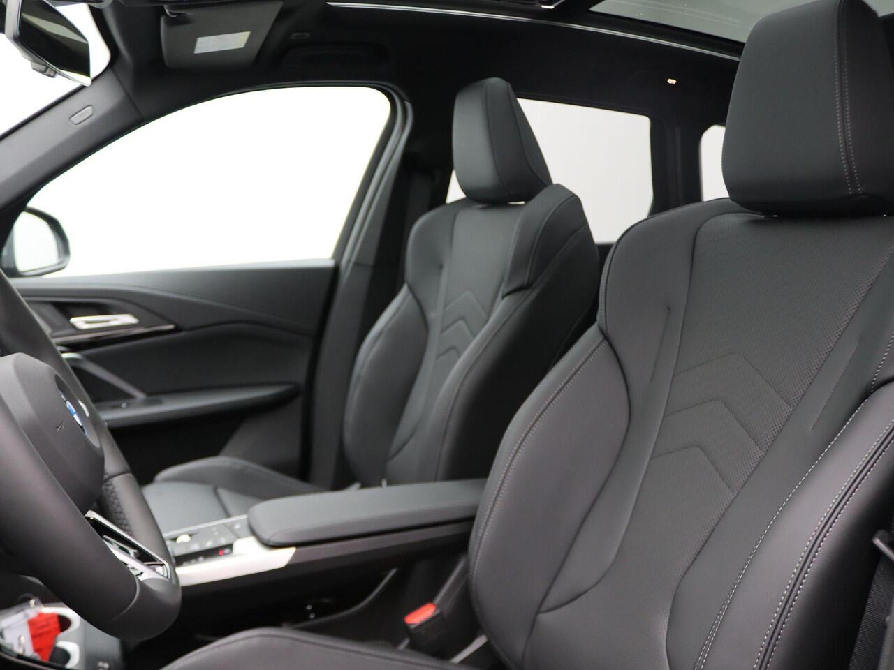 BMW X1 xDrive25e M Sportpakket | Premium Pack | Comfort Pack | Travel Pack | Stuurwielrand Verwarmd | Trekhaak | Panoramadak | DAB | Harman Kardon | 19'' | Ekris Selection