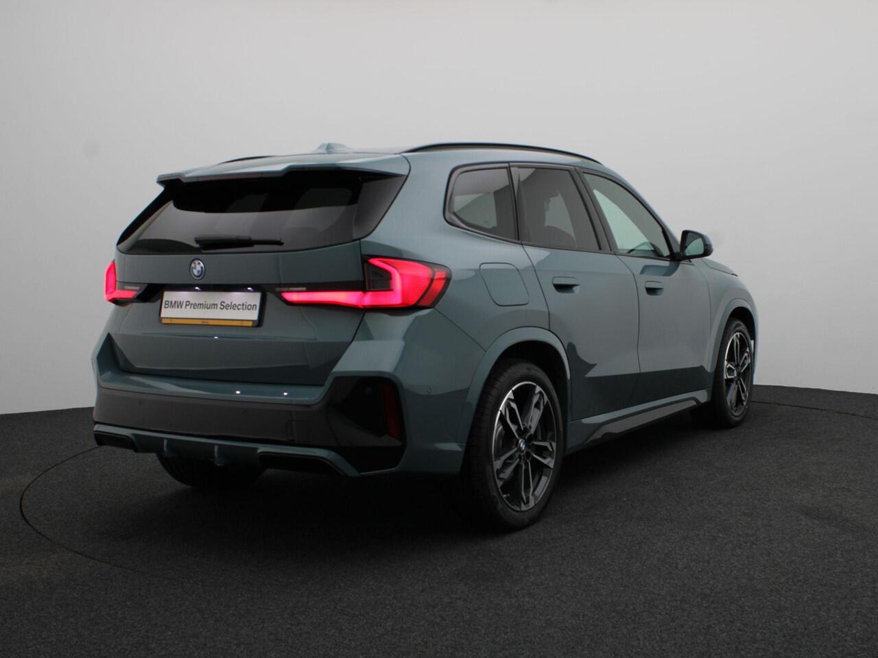 BMW X1 xDrive25e M Sportpakket | Premium Pack | Comfort Pack | Travel Pack | Stuurwielrand Verwarmd | Trekhaak | Panoramadak | DAB | Harman Kardon | 19'' | Ekris Selection