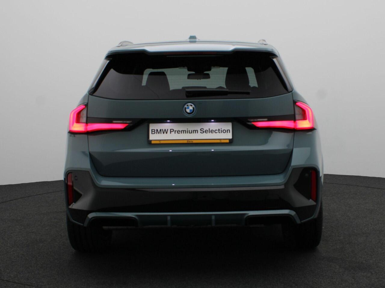 BMW X1 xDrive25e M Sportpakket | Premium Pack | Comfort Pack | Travel Pack | Stuurwielrand Verwarmd | Trekhaak | Panoramadak | DAB | Harman Kardon | 19'' | Ekris Selection