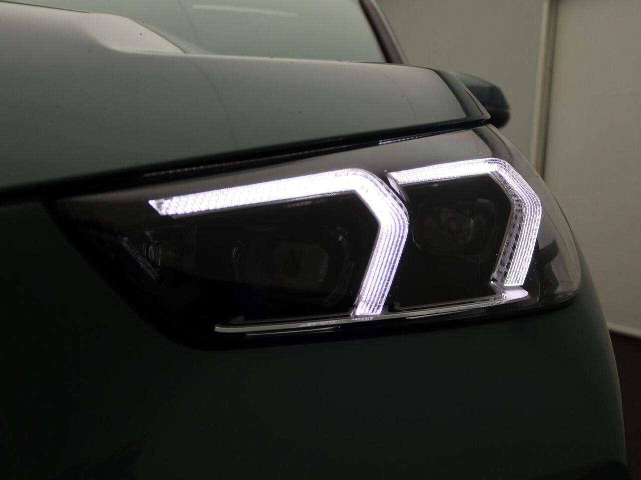 BMW X1 xDrive25e M Sportpakket | Premium Pack | Comfort Pack | Travel Pack | Stuurwielrand Verwarmd | Trekhaak | Panoramadak | DAB | Harman Kardon | 19'' | Ekris Selection