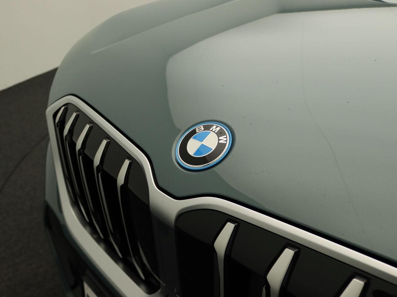 BMW X1 xDrive25e M Sportpakket | Premium Pack | Comfort Pack | Travel Pack | Stuurwielrand Verwarmd | Trekhaak | Panoramadak | DAB | Harman Kardon | 19'' | Ekris Selection