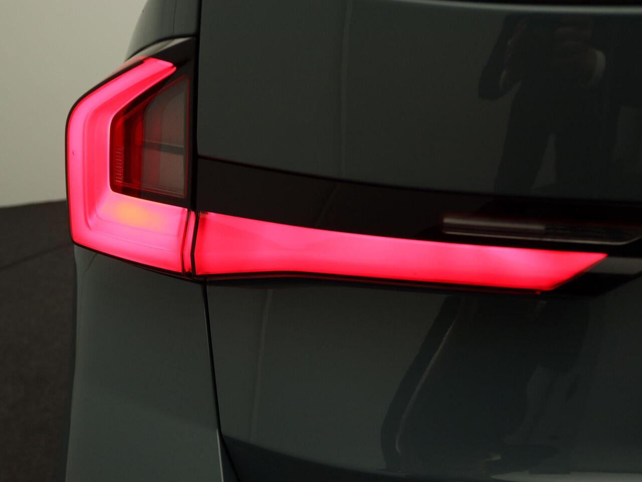 BMW X1 xDrive25e M Sportpakket | Premium Pack | Comfort Pack | Travel Pack | Stuurwielrand Verwarmd | Trekhaak | Panoramadak | DAB | Harman Kardon | 19'' | Ekris Selection