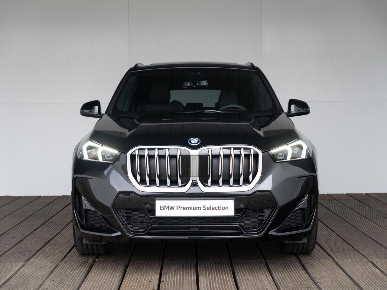 BMW X1 xDrive25e | M Sportpakket | Innovation Pack | Stuurwielrand verwarmd | Comfort Access | Panoramadak | Head-Up Display | Trekhaak | Ekris Selection