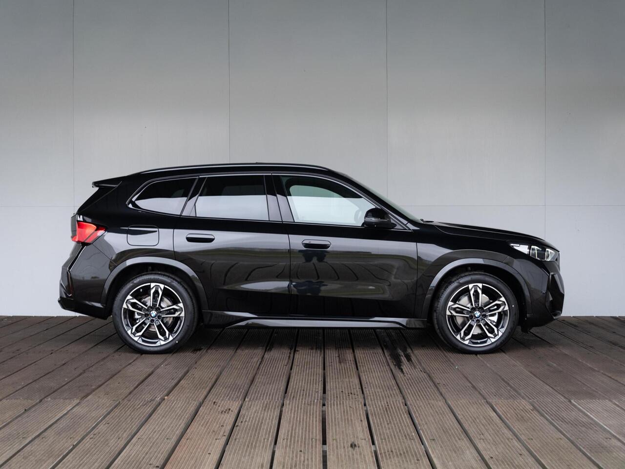 BMW X1 xDrive25e | M Sportpakket | Innovation Pack | Stuurwielrand verwarmd | Comfort Access | Panoramadak | Head-Up Display | Trekhaak | Ekris Selection