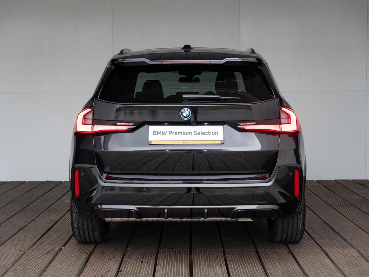 BMW X1 xDrive25e | M Sportpakket | Innovation Pack | Stuurwielrand verwarmd | Comfort Access | Panoramadak | Head-Up Display | Trekhaak | Ekris Selection