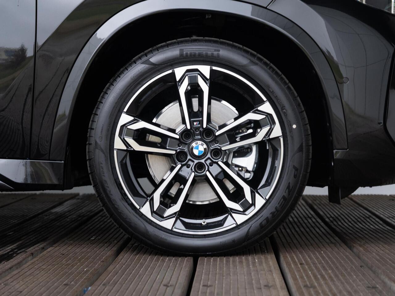 BMW X1 xDrive25e | M Sportpakket | Innovation Pack | Stuurwielrand verwarmd | Comfort Access | Panoramadak | Head-Up Display | Trekhaak | Ekris Selection