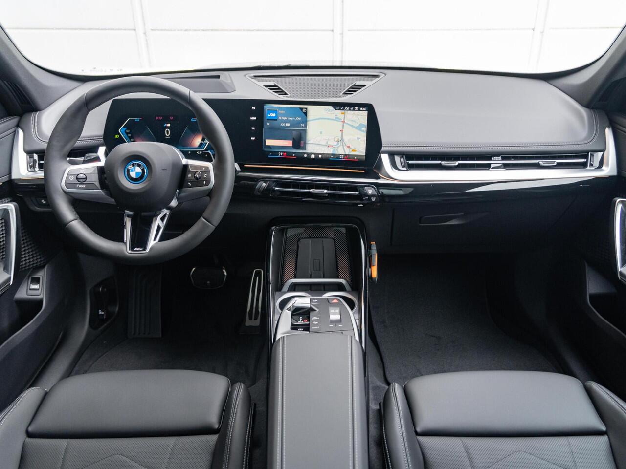 BMW X1 xDrive25e | M Sportpakket | Innovation Pack | Stuurwielrand verwarmd | Comfort Access | Panoramadak | Head-Up Display | Trekhaak | Ekris Selection