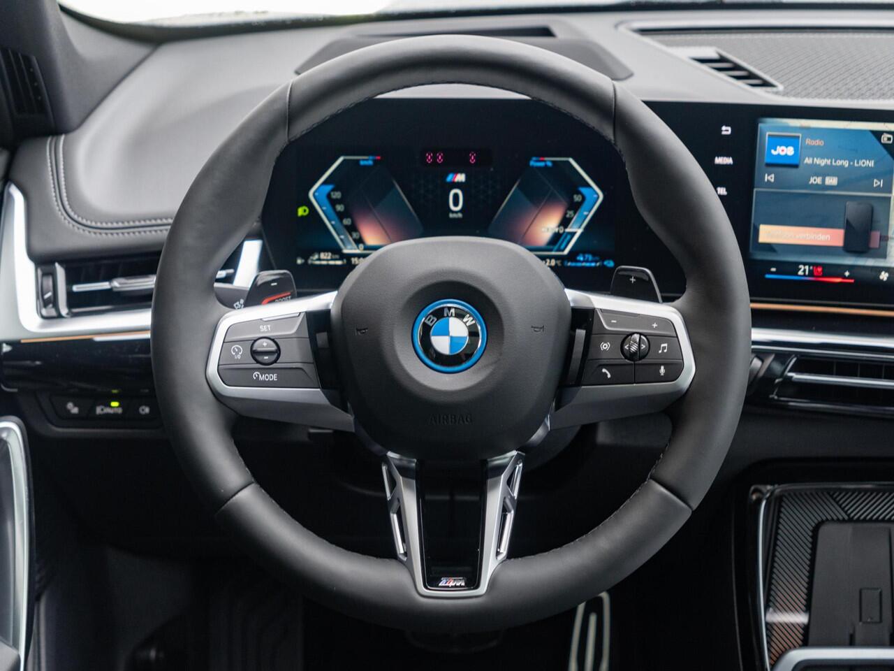 BMW X1 xDrive25e | M Sportpakket | Innovation Pack | Stuurwielrand verwarmd | Comfort Access | Panoramadak | Head-Up Display | Trekhaak | Ekris Selection