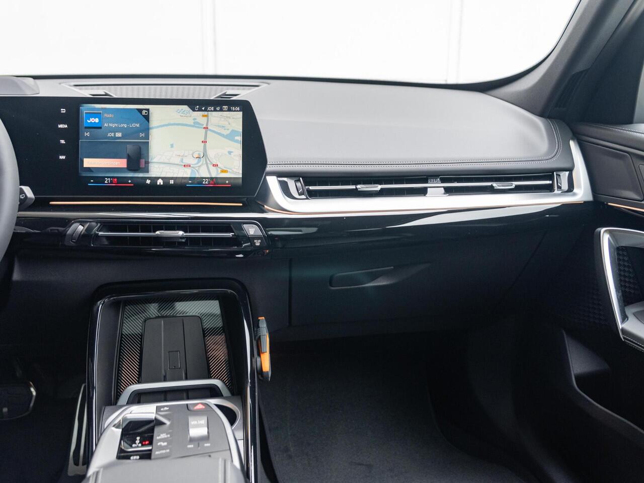 BMW X1 xDrive25e | M Sportpakket | Innovation Pack | Stuurwielrand verwarmd | Comfort Access | Panoramadak | Head-Up Display | Trekhaak | Ekris Selection