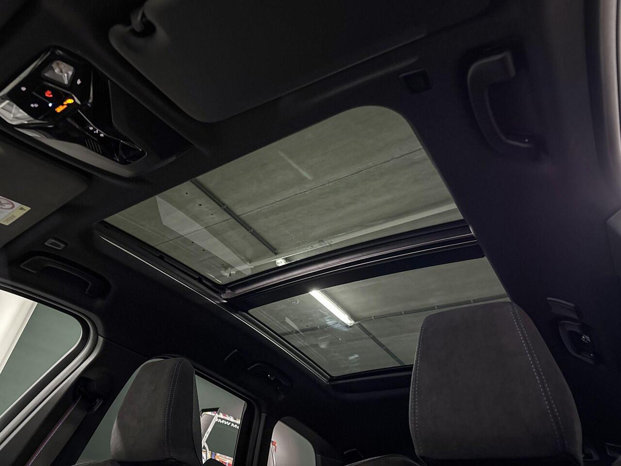 BMW X1 xDrive25e | M-Sport Pro | Travel Pack | Premium Pack | Driving Assistant | Harman/Kardon | Panoramadak | Comfort Access | Trekhaak