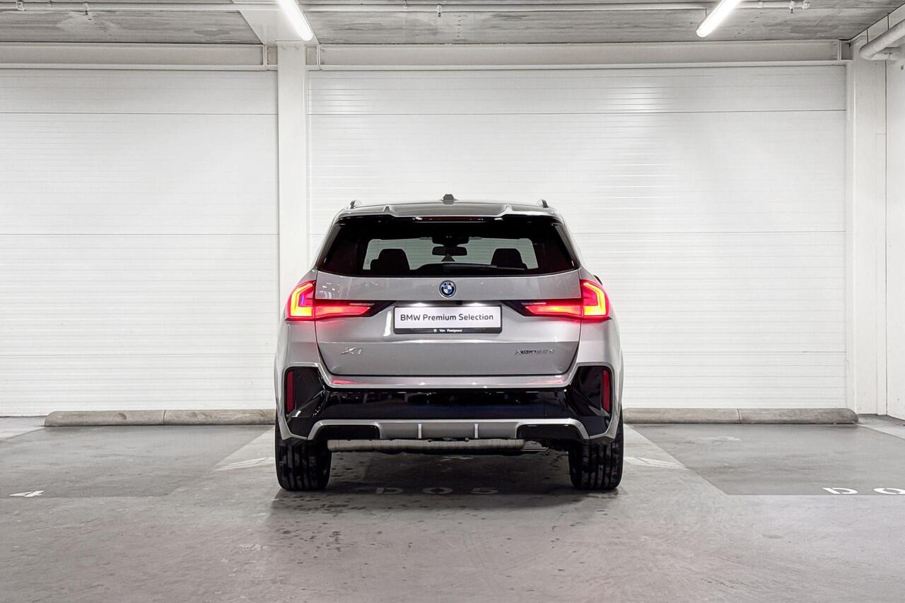 BMW X1 xDrive25e | M-Sport Pro | Travel Pack | Premium Pack | Driving Assistant | Harman/Kardon | Panoramadak | Comfort Access | Trekhaak