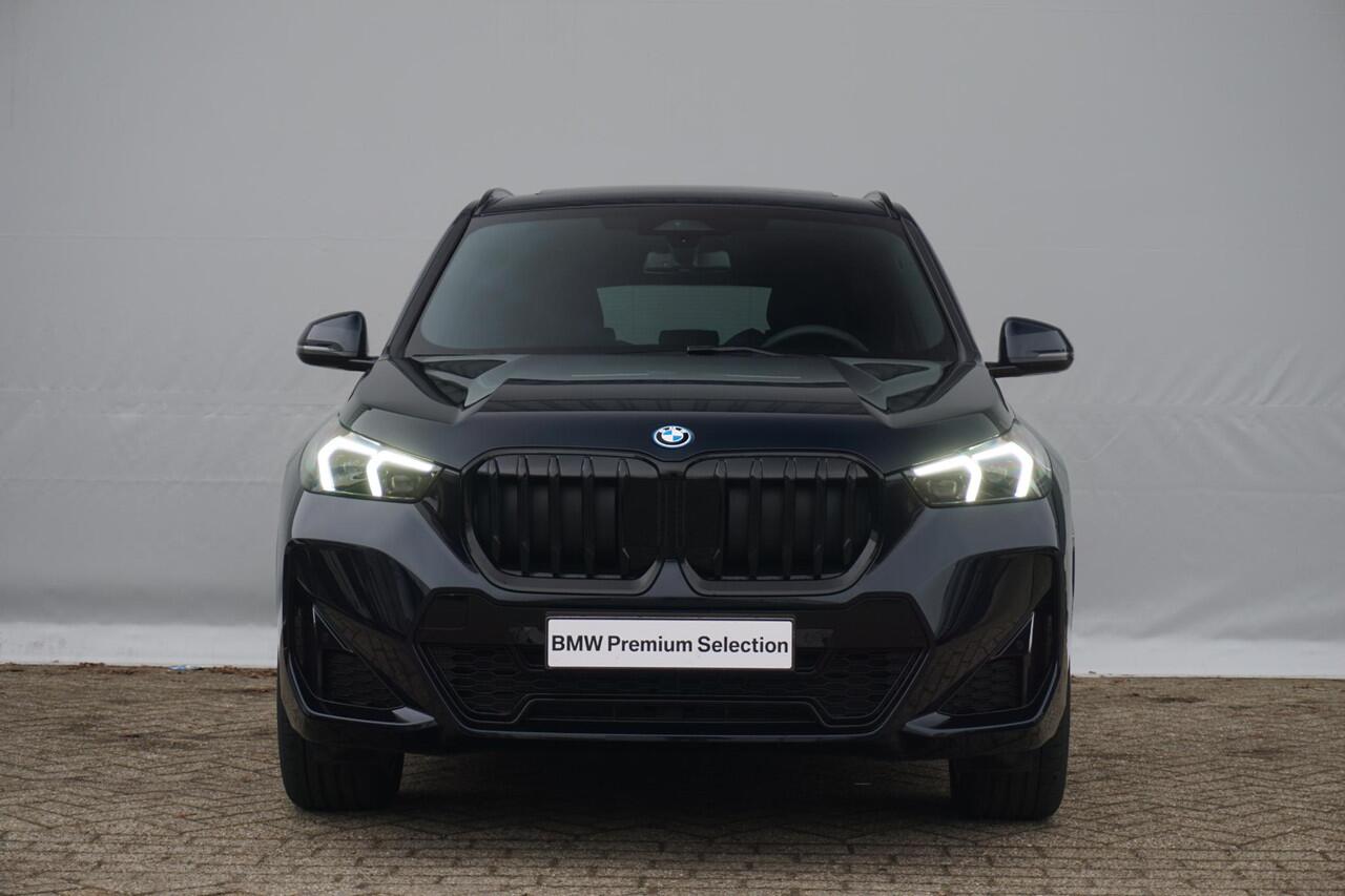 BMW X1 xDrive25e M Sportpakket Pro 19'' | Panoramadak | Trekhaak | Harman Kardon | Elektrisch verstelbare stoelen | Ekris Selection