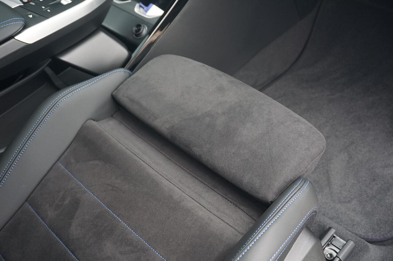 BMW X1 xDrive25e M Sportpakket Pro 19'' | Panoramadak | Trekhaak | Harman Kardon | Elektrisch verstelbare stoelen | Ekris Selection