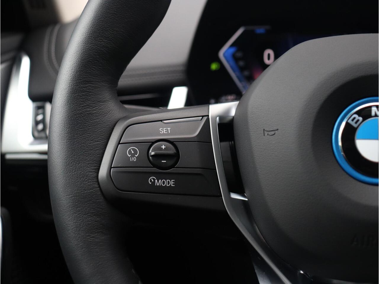 BMW X1 xDrive25e | xLine | Panodak | Head-Up | Trekhaak | Elektr. Stoelen | Driving Assistant Plus | Harman Kardon | Comfort Access | Parking Assistant Plus | 20'' LMV