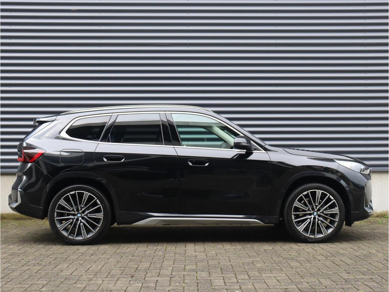 BMW X1 xDrive25e | xLine | Panodak | Head-Up | Trekhaak | Elektr. Stoelen | Driving Assistant Plus | Harman Kardon | Comfort Access | Parking Assistant Plus | 20'' LMV