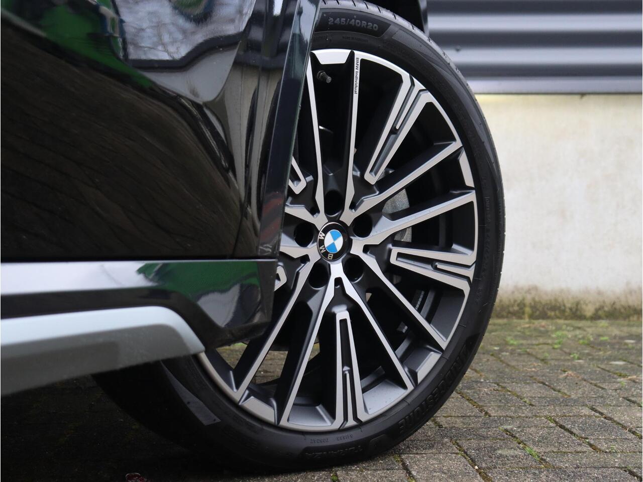 BMW X1 xDrive25e | xLine | Panodak | Head-Up | Trekhaak | Elektr. Stoelen | Driving Assistant Plus | Harman Kardon | Comfort Access | Parking Assistant Plus | 20'' LMV
