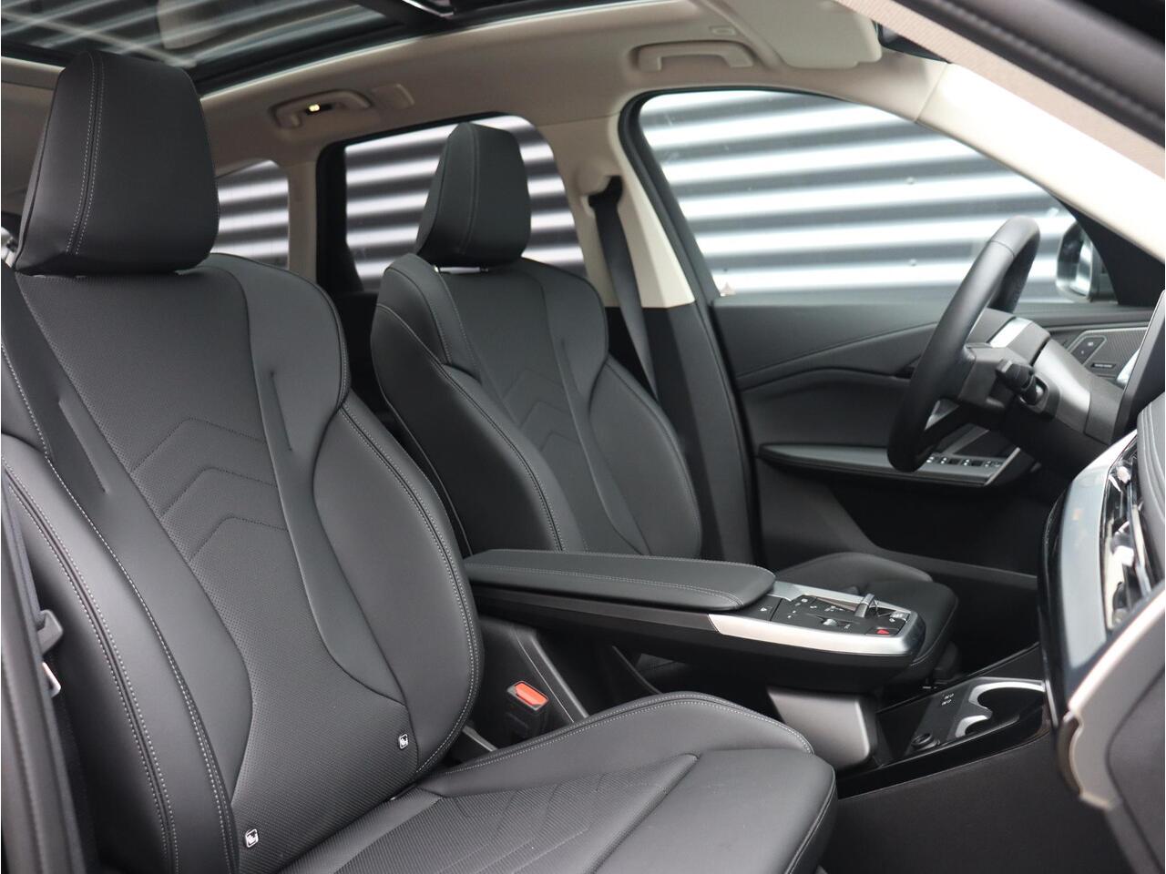 BMW X1 xDrive25e | xLine | Panodak | Head-Up | Trekhaak | Elektr. Stoelen | Driving Assistant Plus | Harman Kardon | Comfort Access | Parking Assistant Plus | 20'' LMV