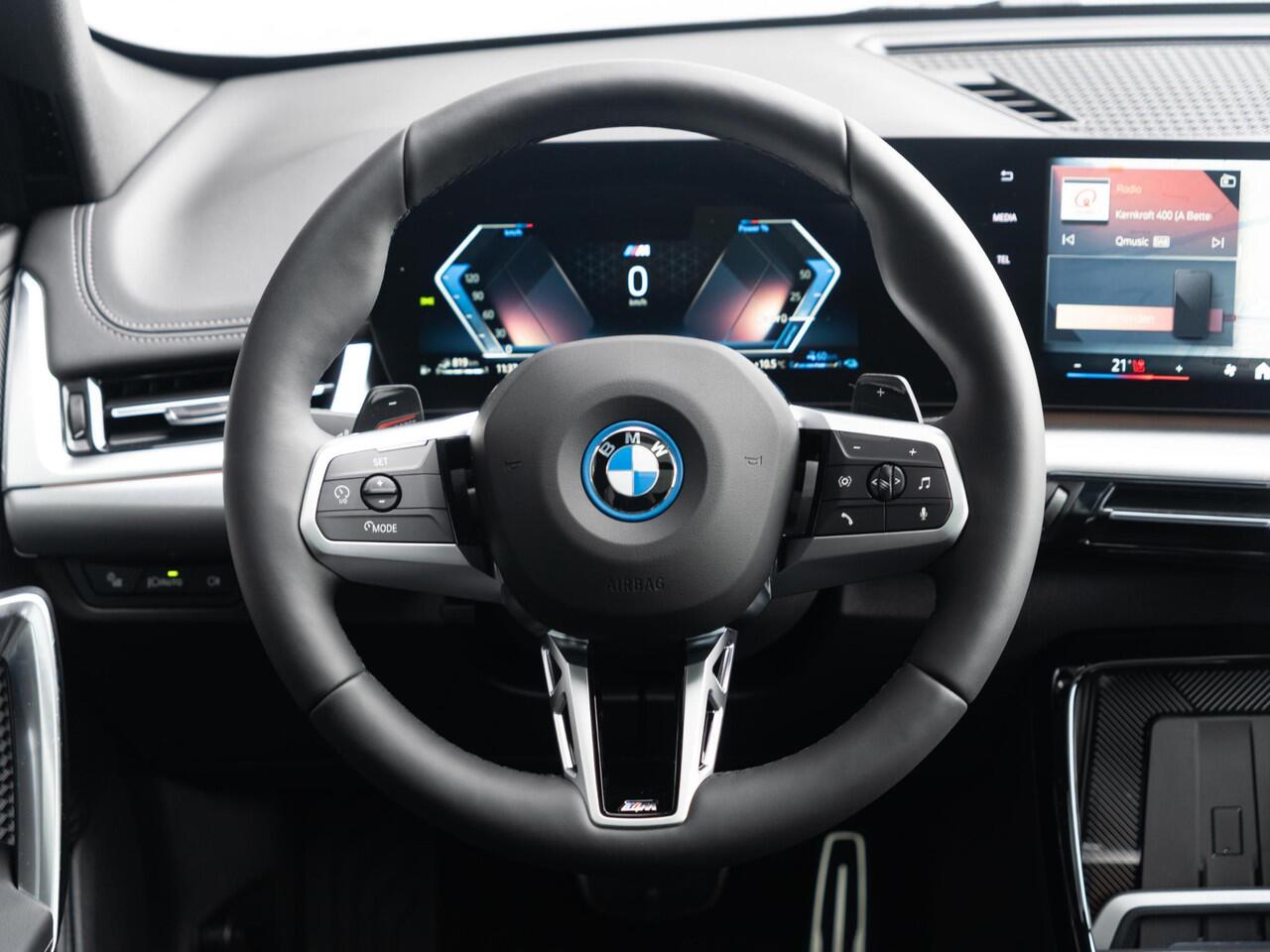 BMW X1 xDrive25e | M Sportpakket | Premium Pack | Stuurwielrand verwarmd | Comfort Access | Achteruitrijcamera | Panoramadak | Stoelverwarming | Harman-Kardon | Trekhaak | Lentevoordeel