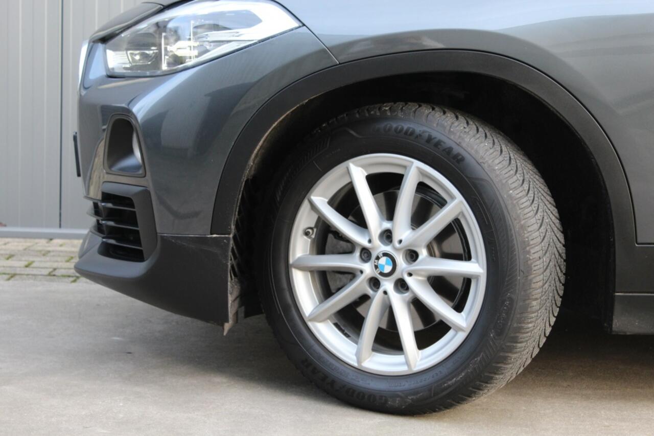 BMW X2 sDrive18i Executive / Elektr Achterklep / Navigatie / LMV
