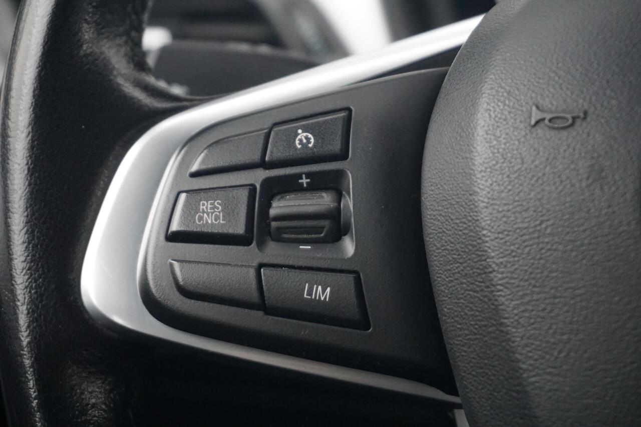 BMW X2 sDrive18i | 19 Inch / Cruise control / Automatische 2-zone airco / Elektrisch achterklep / Parkeersensor achter