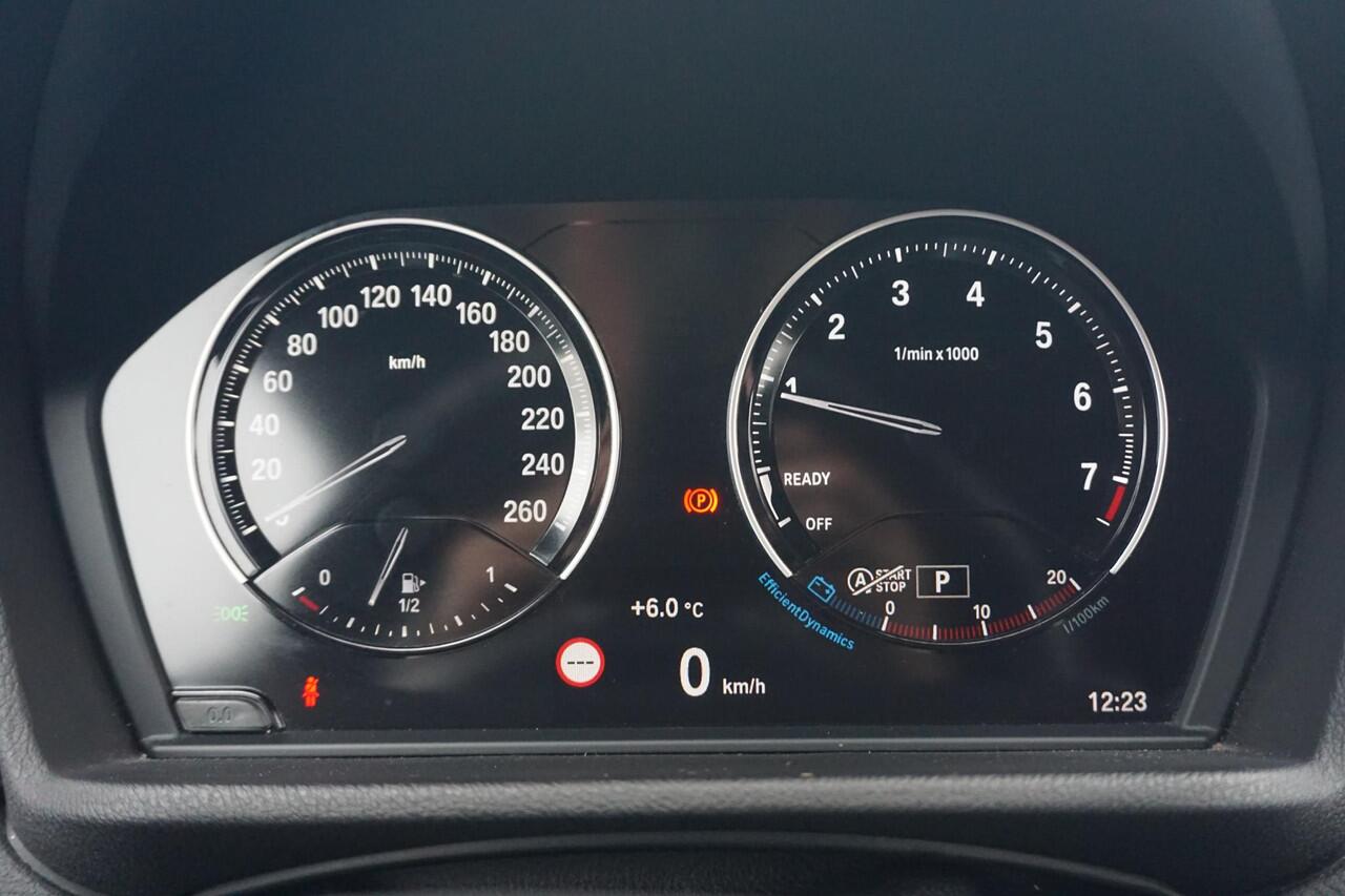 BMW X2 sDrive18i | 19 Inch / Cruise control / Automatische 2-zone airco / Elektrisch achterklep / Parkeersensor achter