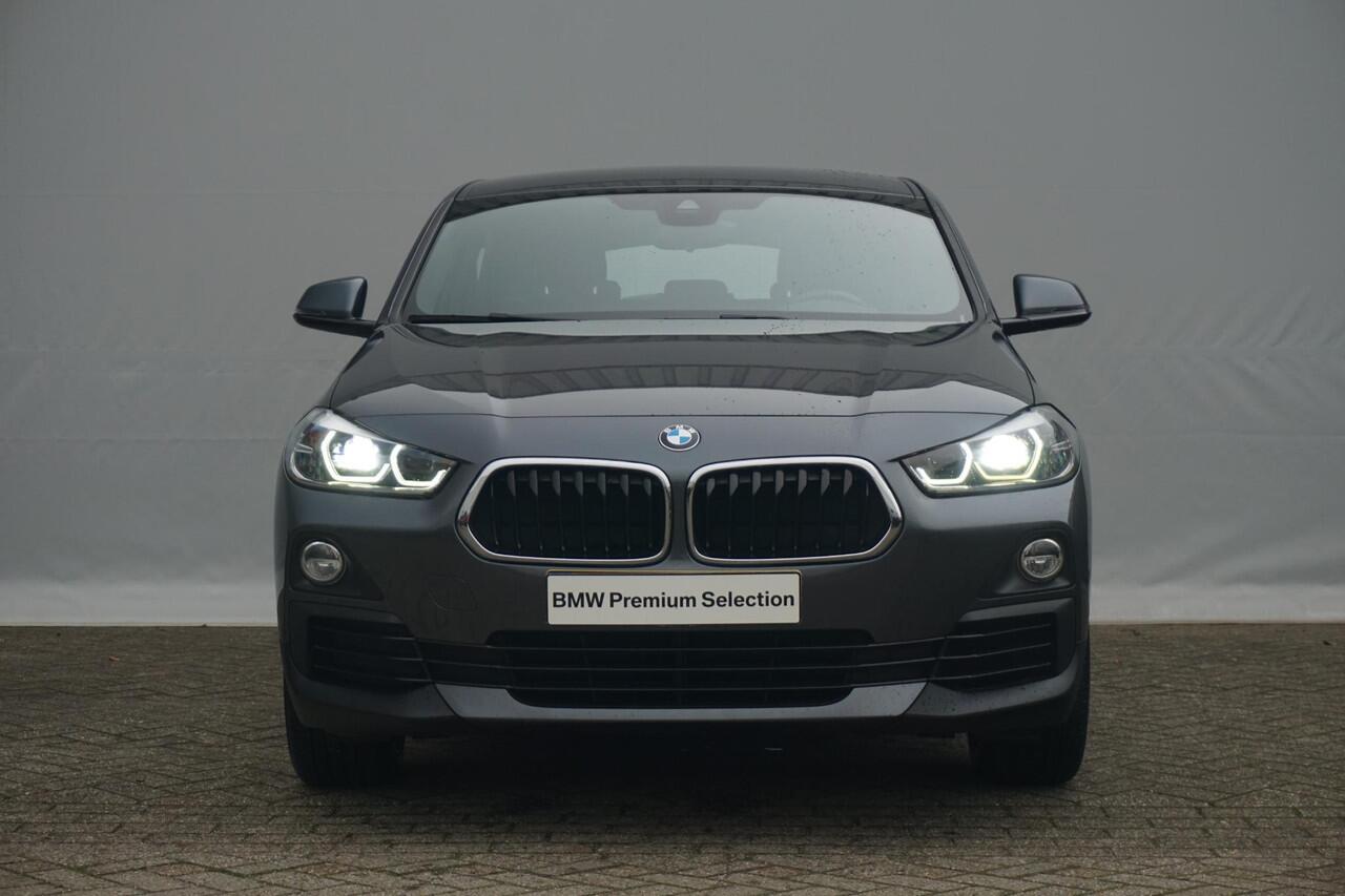 BMW X2 sDrive18i | 19 Inch / Cruise control / Automatische 2-zone airco / Elektrisch achterklep / Parkeersensor achter