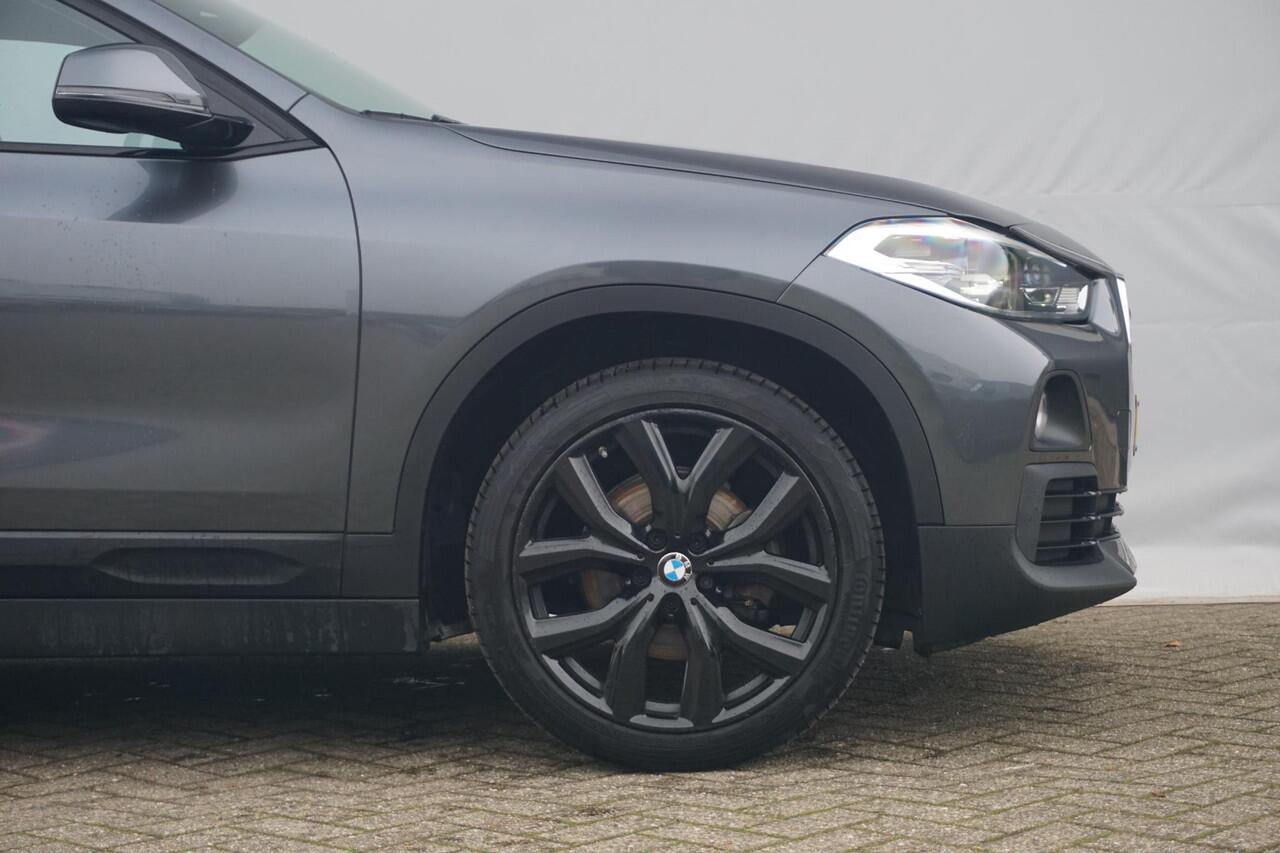 BMW X2 sDrive18i | 19 Inch / Cruise control / Automatische 2-zone airco / Elektrisch achterklep / Parkeersensor achter