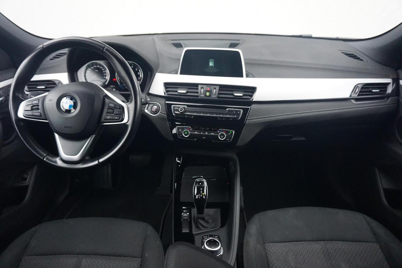 BMW X2 sDrive18i | 19 Inch / Cruise control / Automatische 2-zone airco / Elektrisch achterklep / Parkeersensor achter