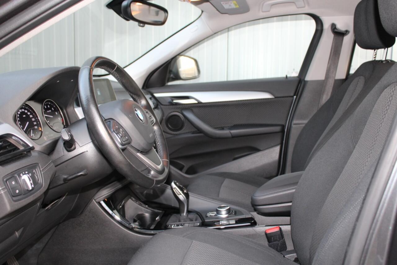 BMW X2 sDrive18i Executive / Elektr Achterklep / Navigatie / 1700 KG tr