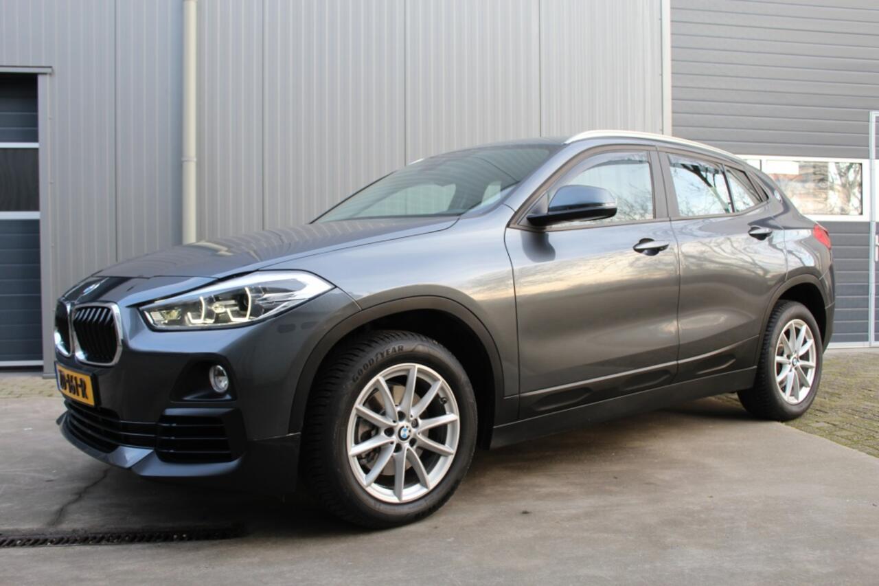 BMW X2 sDrive18i Executive / Elektr Achterklep / Navigatie / 1700 KG tr