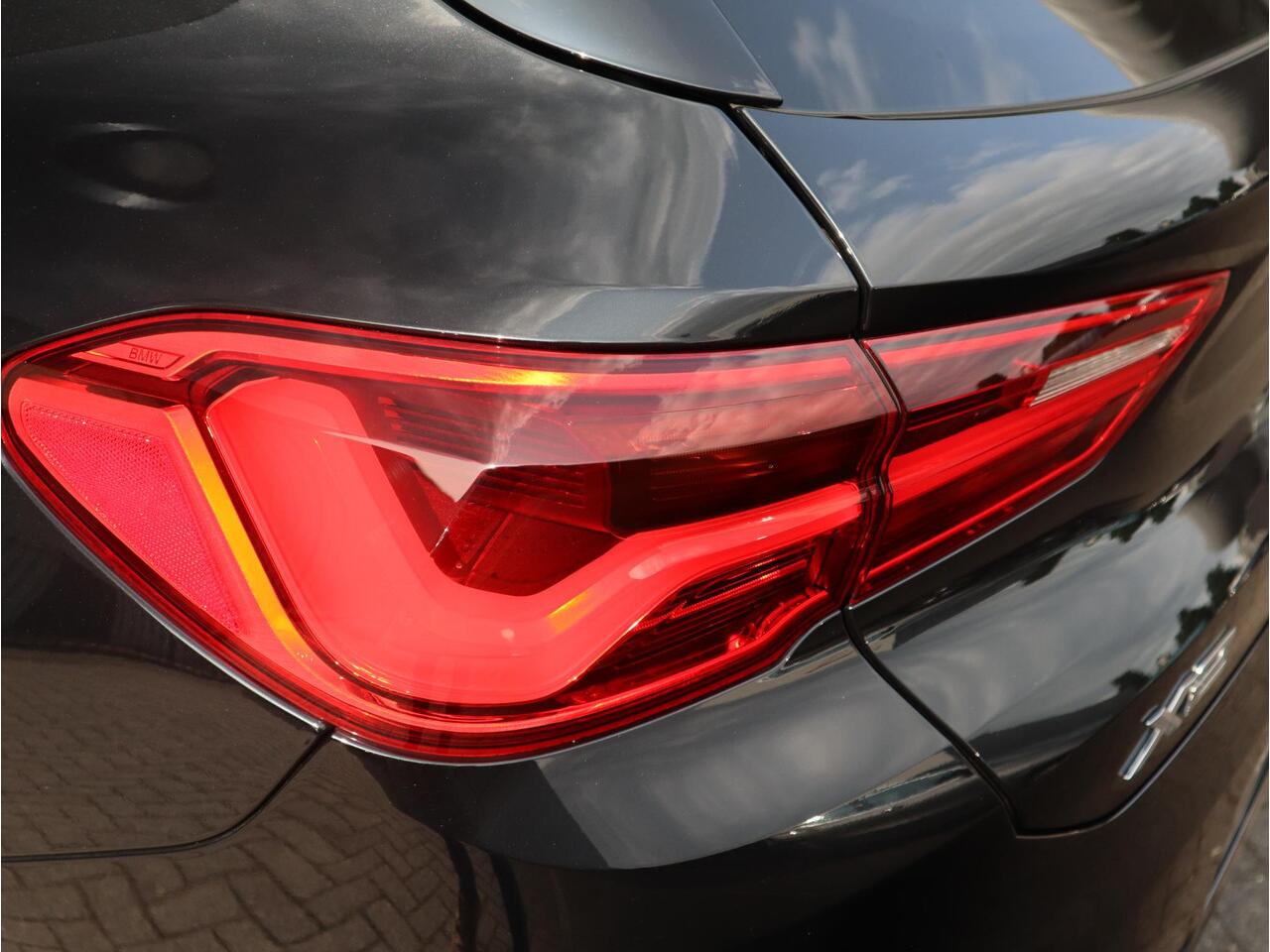 BMW X2 sDrive18i High Executive M Sport Automaat / Head up / Panoramadak / 19 Inch / HiFi