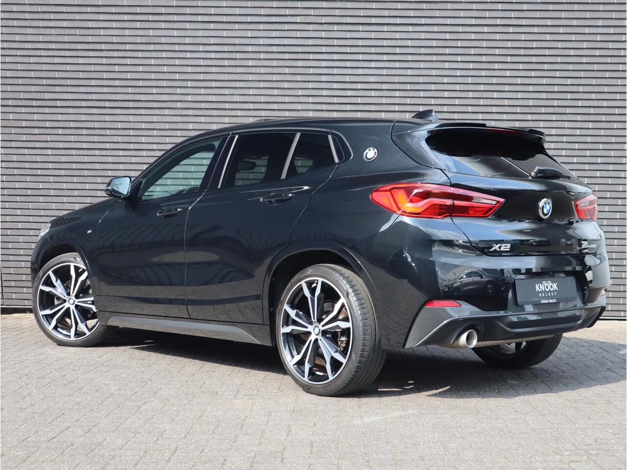 BMW X2 sDrive18i High Executive M Sport Automaat / Head up / Panoramadak / 19 Inch / HiFi